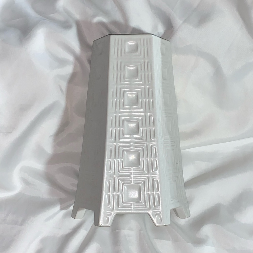 JONATHAN ADLER large/tall footed HEXAGON VASE white MCM glazed ceramic - Picture 3 of 11